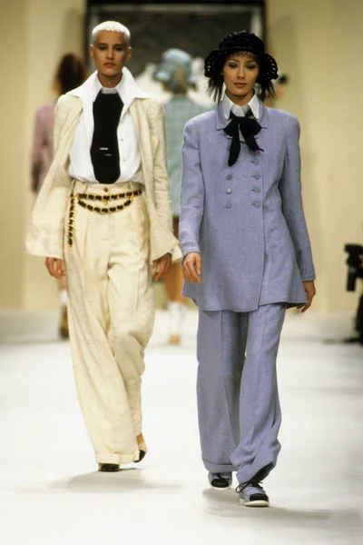 Look 16